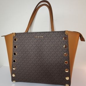Michael Kors Ladies Monogram Tote. Holly Handbag Collection.